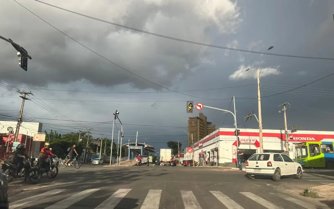 tempestades, precipitações fortes, chuvas fortes