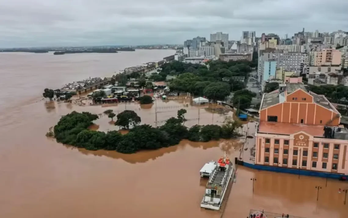 tempestades, precipitações, chuva forte.