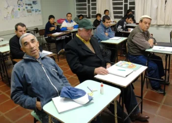 Pacto, Nacional pela superação do analfabetismo e qualificação da educação de jovens e adultos, Convenção, Acordo, Entente, Tratado;